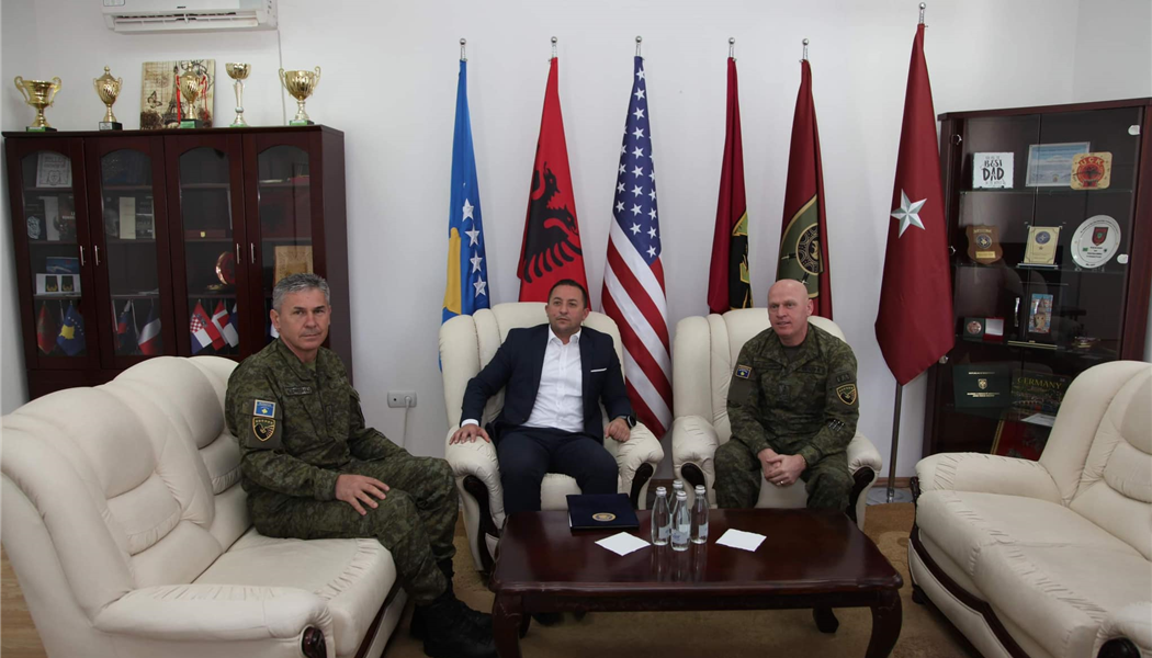 Ministri Mehaj dhe Gjeneral Jashari vizituan Komandën e Forcave Tokësore në Istog