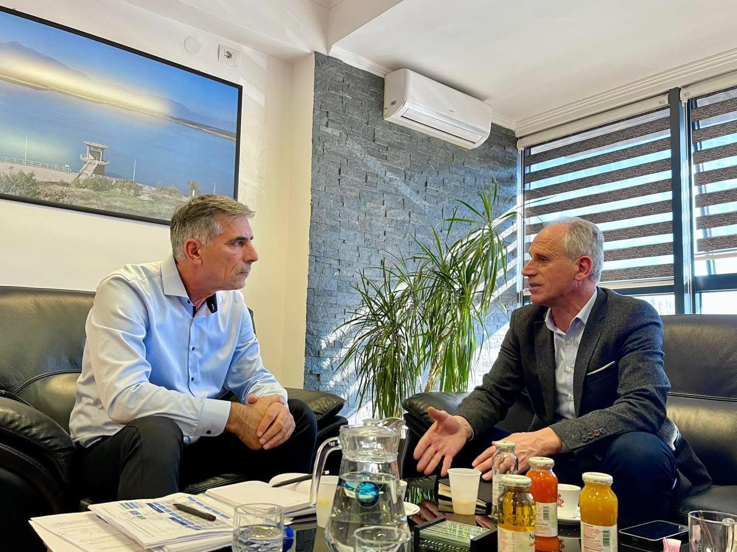 Zamenik ministra Odbrane, Shemsi Syla, sastao se sa glavnim izvršnim direktorom KRU Gjakova
