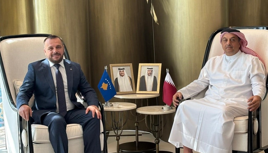 Ministar Maqedonci je dočekan  na sastanku sa strane zamenik premijera i ministra Odbrane Katara  Khalid bin Mohammad Al Attiyah
