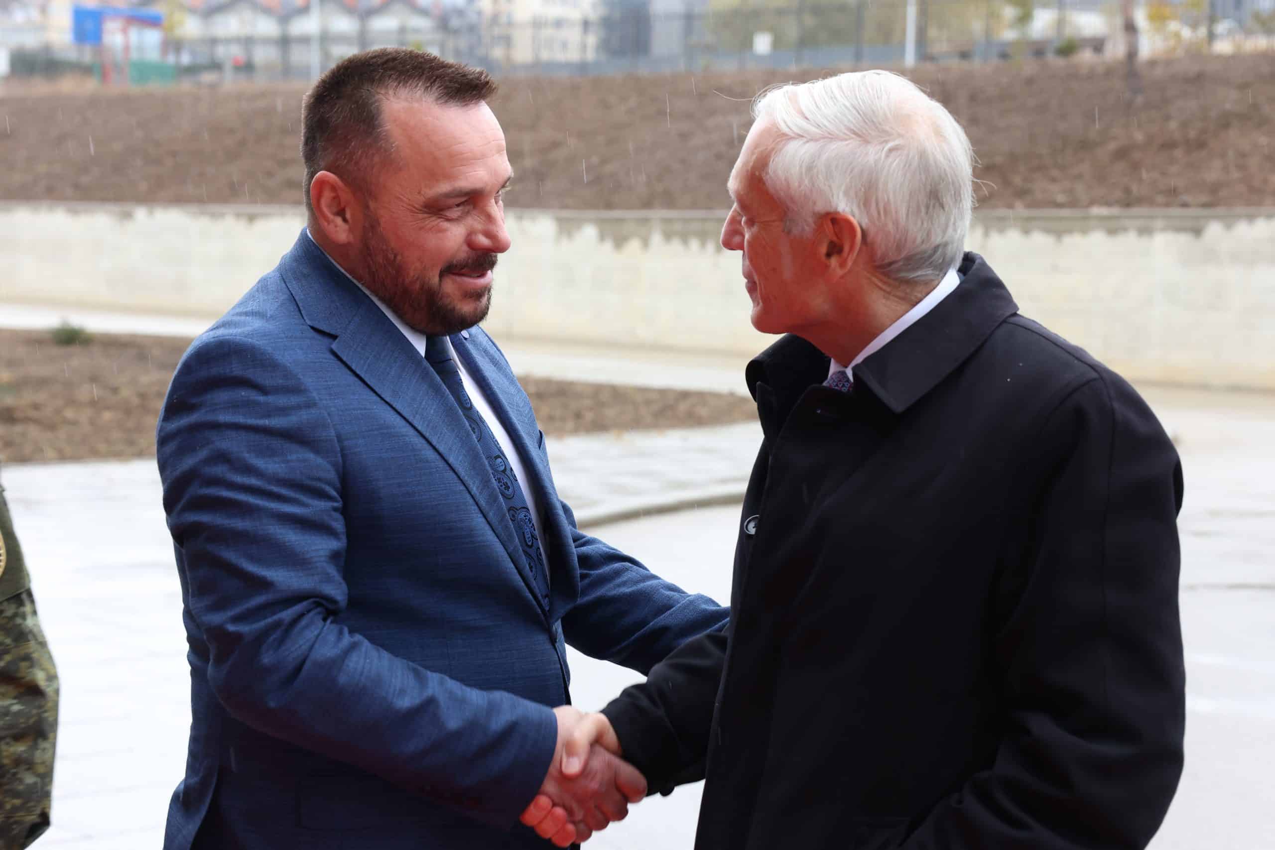 Ministar Maqedonci je doćekao na sastanku velikog prijatelja Kosova, američkog generala Wesley Clark