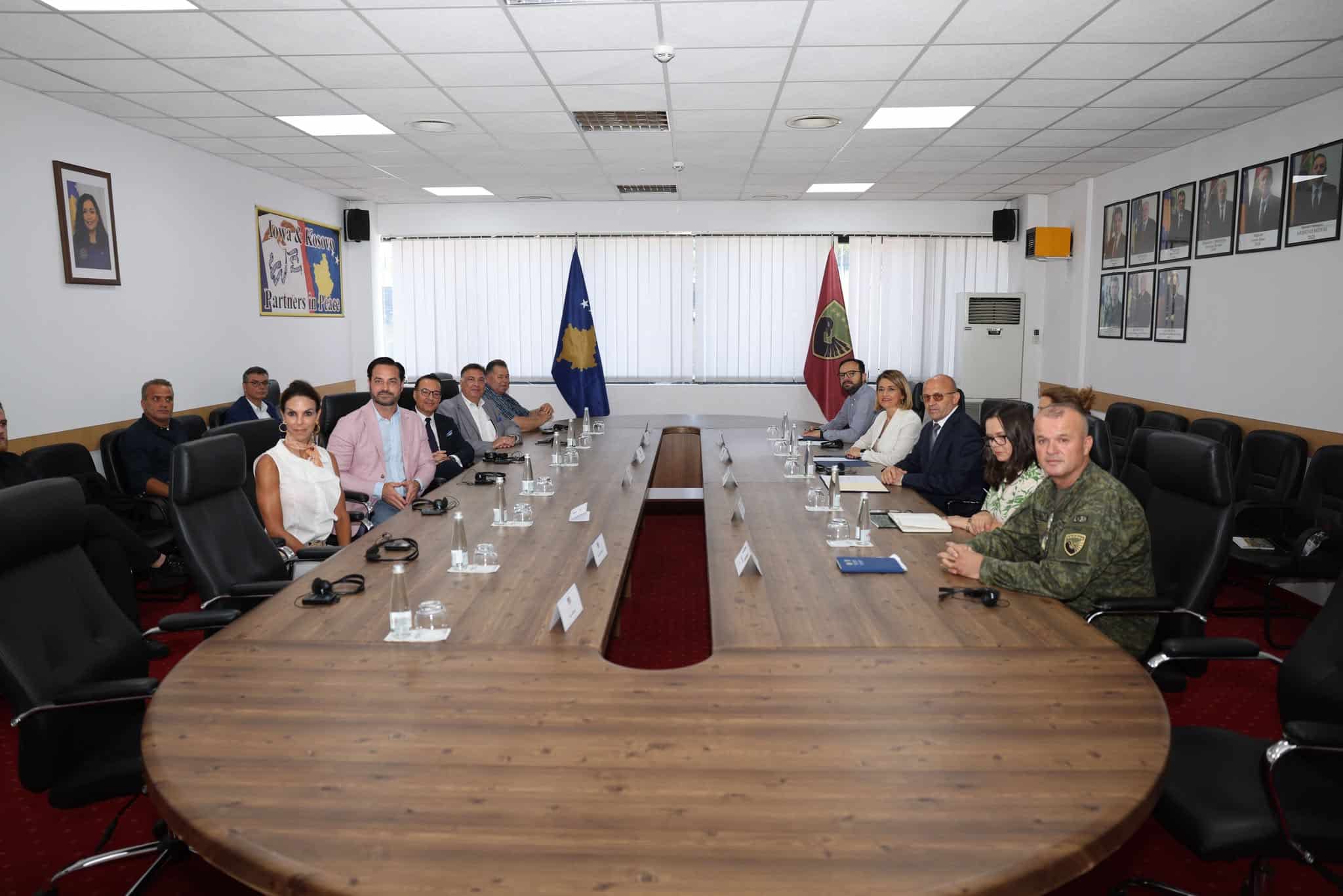 Zëvendësministri Gegë Lleshi priti një delegacion amerikan për thellimin e bashkëpunimit në industrinë e mbrojtjes